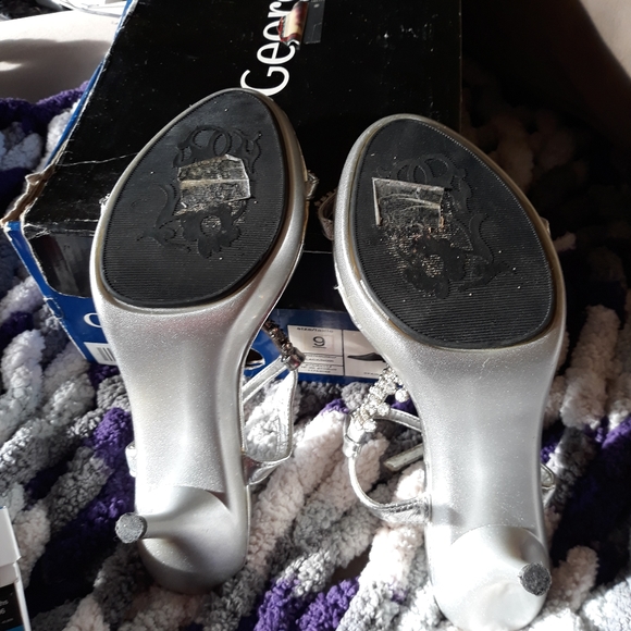 Purple sling backs, size 7, wild rose, satin, with rhinestones - Picture 7 of 8